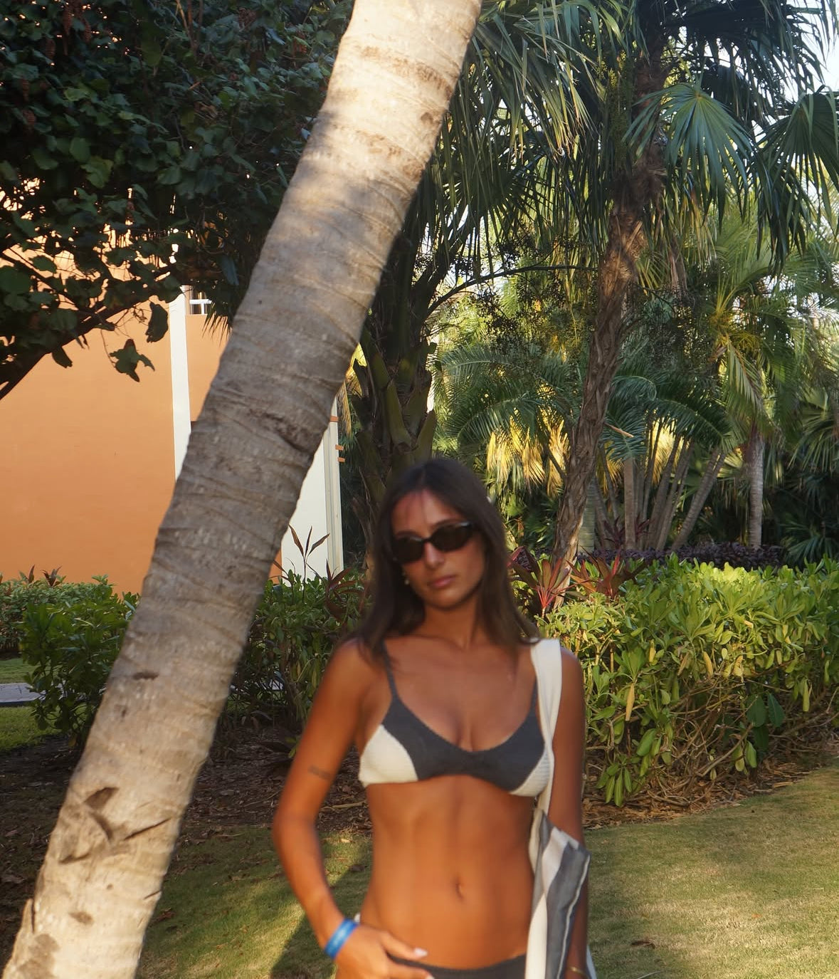 Bikini Euge Gris Grafito y Crudo